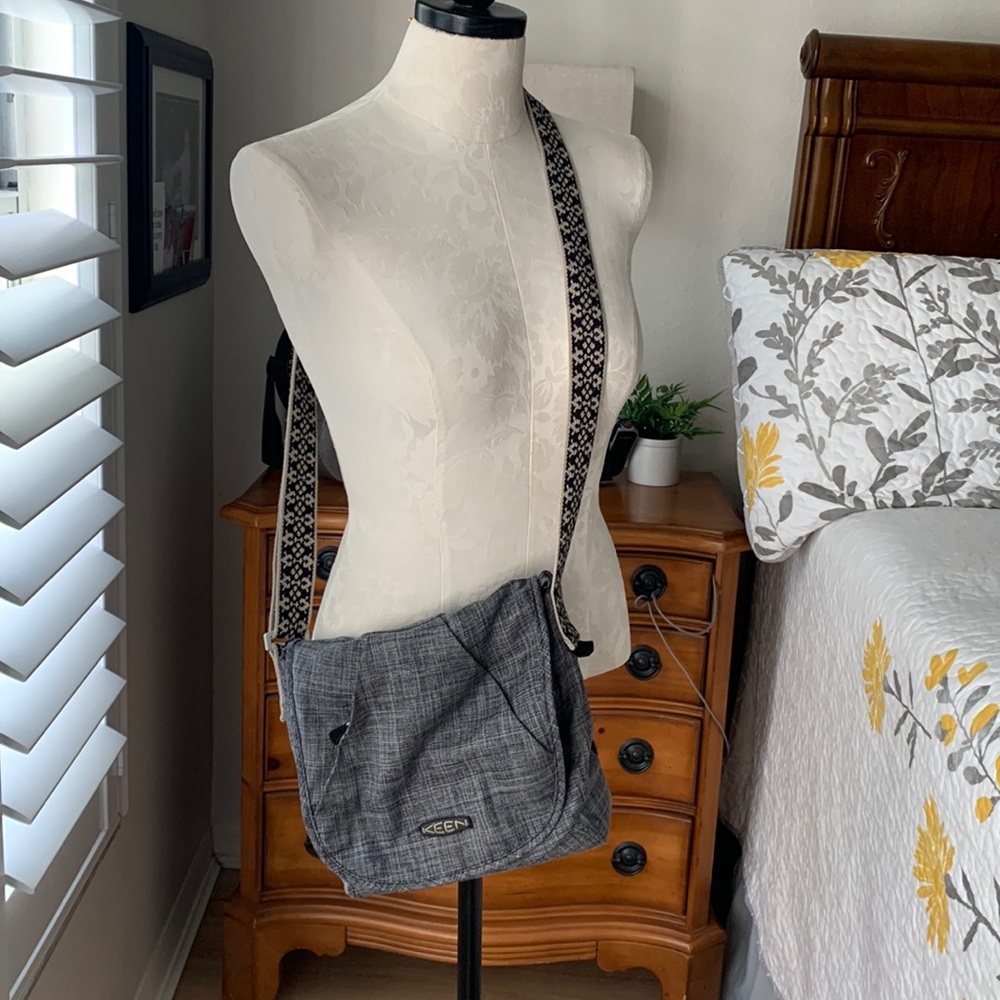 Keen Crossbody purse